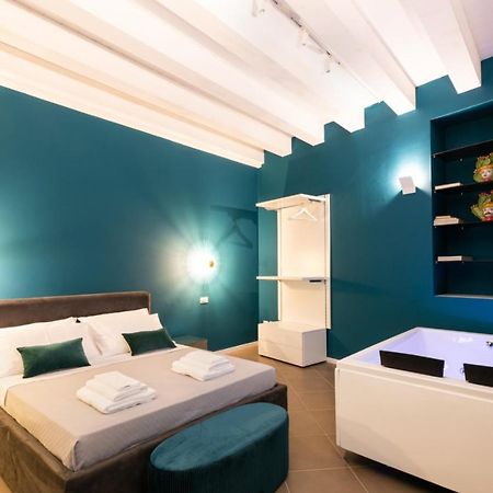 Carlo Suite Apartments Con Vasca Idromassaggio パレルモ エクステリア 写真