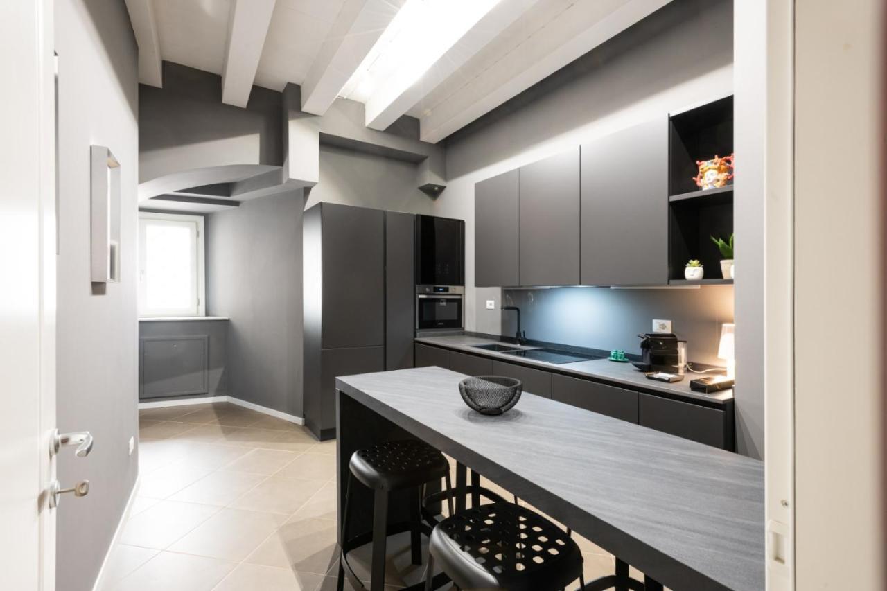Carlo Suite Apartments Con Vasca Idromassaggio パレルモ エクステリア 写真